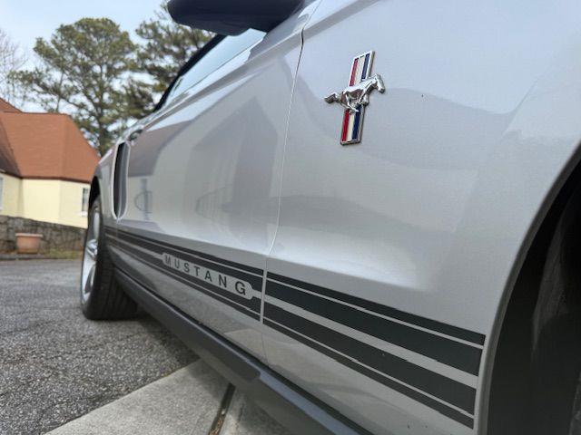 Ford Mustang V6 Convertible 2010