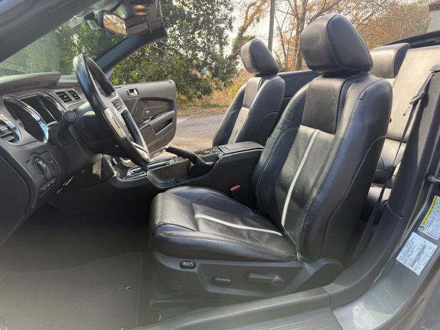 Ford Mustang GT convertible 2010