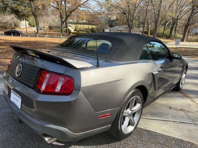 Ford Mustang GT convertible 2010