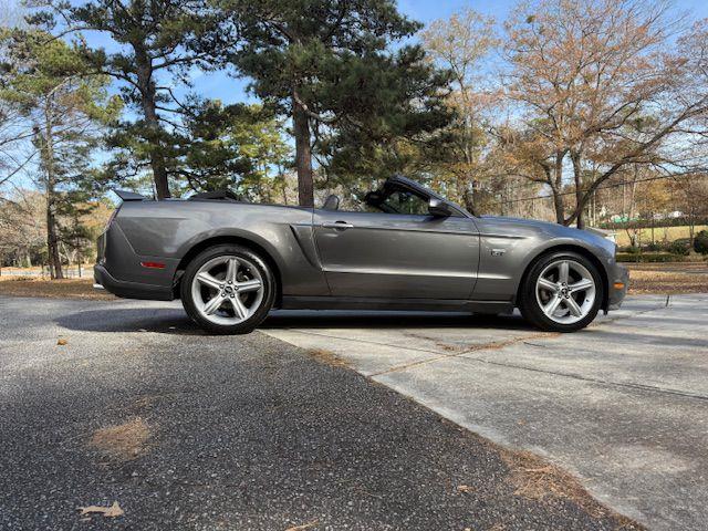 Ford Mustang GT convertible 2010