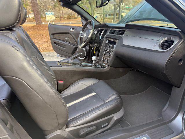 Ford Mustang GT convertible 2010