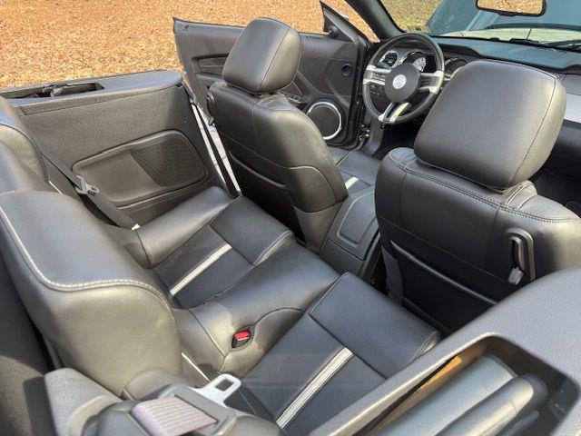 Ford Mustang GT convertible 2010