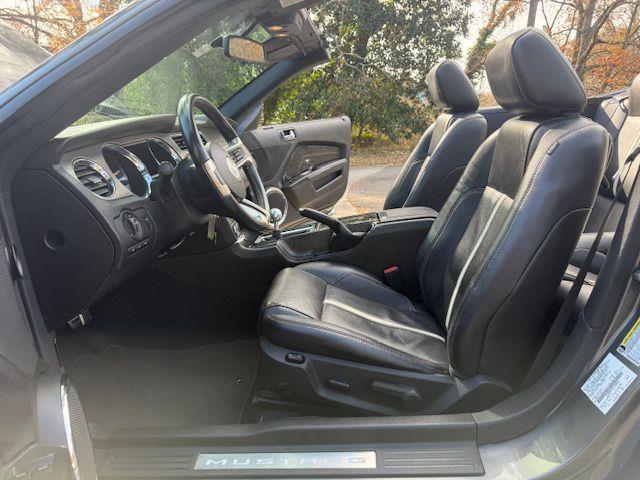 Ford Mustang GT convertible 2010