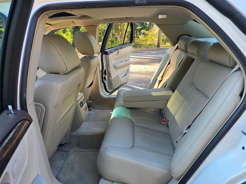 Cadillac DTS Luxury 2011