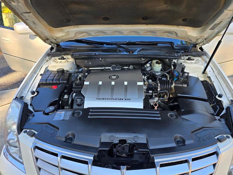 Cadillac DTS Luxury 2011