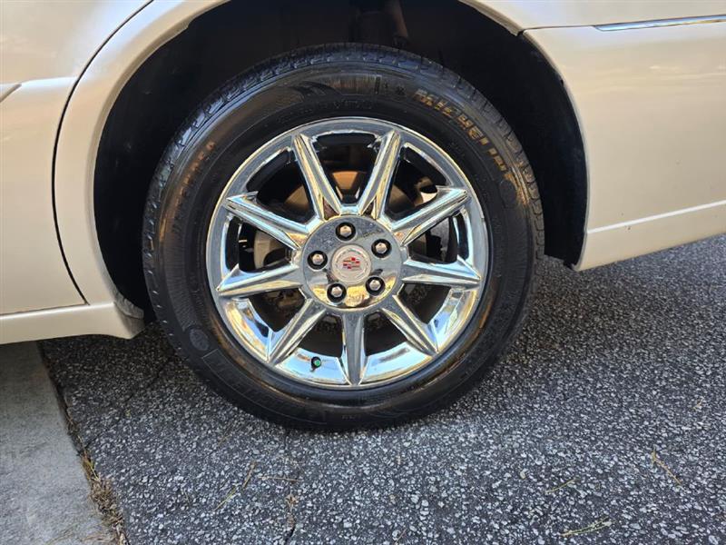 Cadillac DTS Luxury 2011