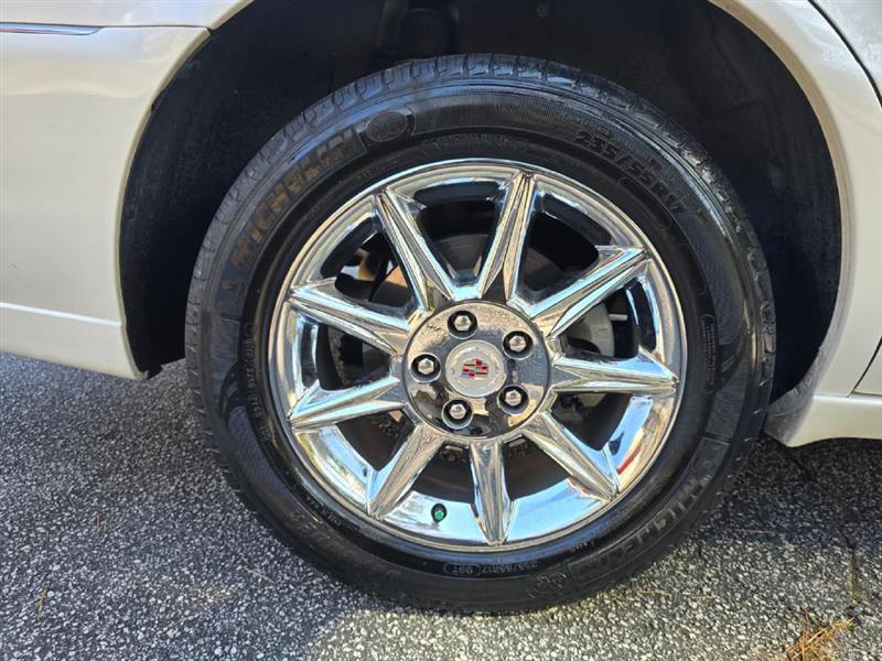 Cadillac DTS Luxury 2011