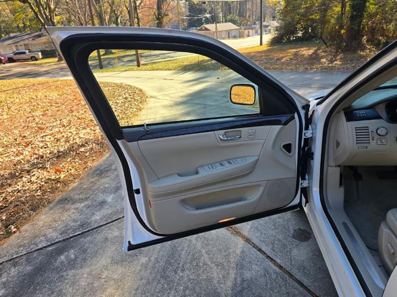 Cadillac DTS Luxury 2011