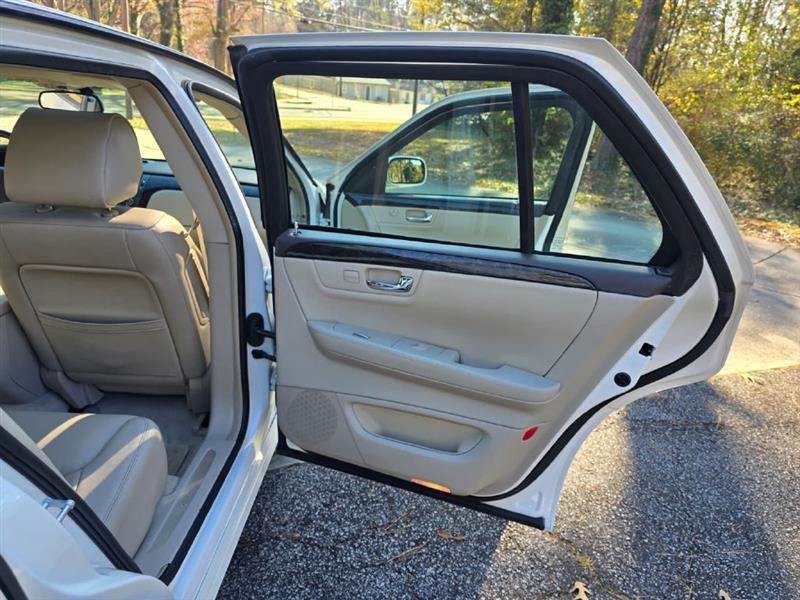 Cadillac DTS Luxury 2011