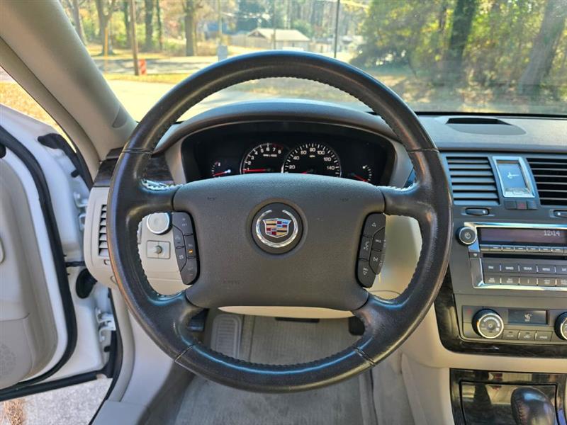 Cadillac DTS Luxury 2011