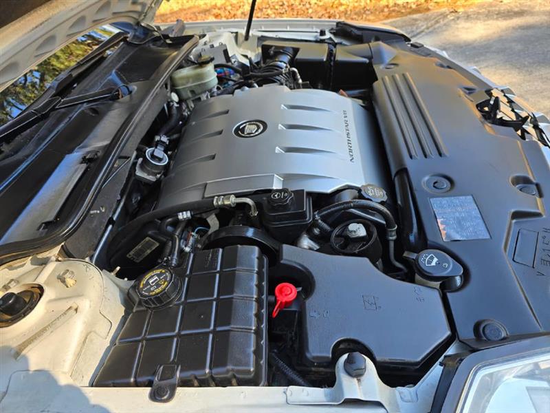 Cadillac DTS Luxury 2011