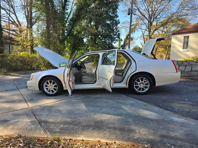 Cadillac DTS Luxury 2011