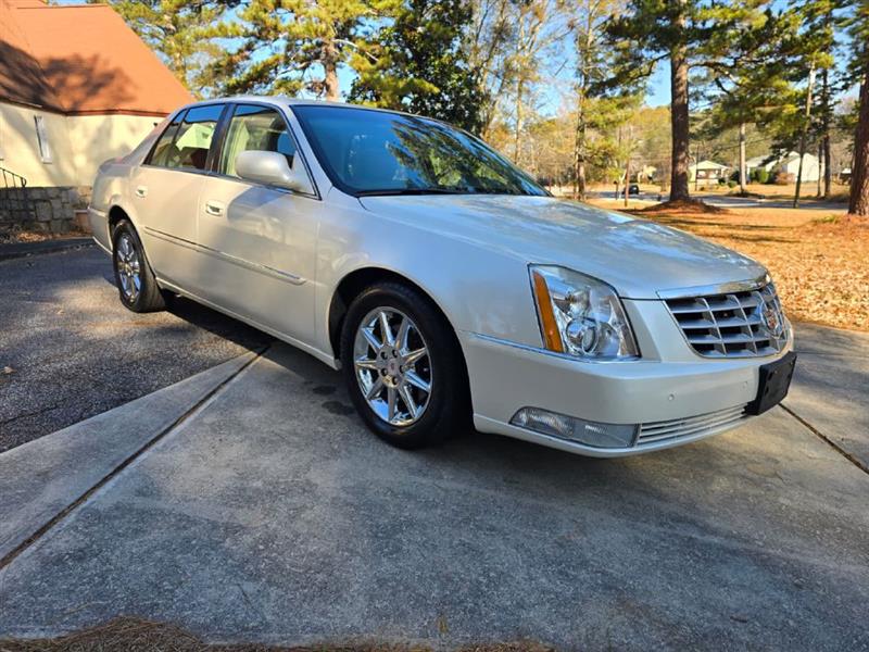Cadillac DTS Luxury 2011