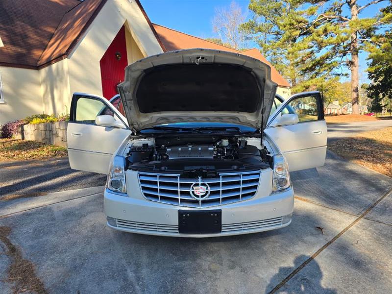 Cadillac DTS Luxury 2011