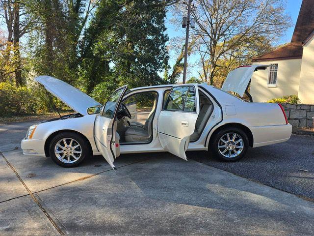 Cadillac DTS Luxury 2011