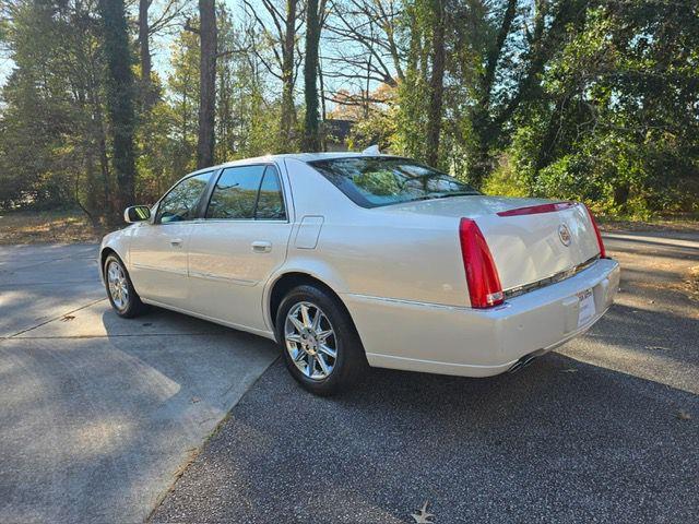 Cadillac DTS Luxury 2011