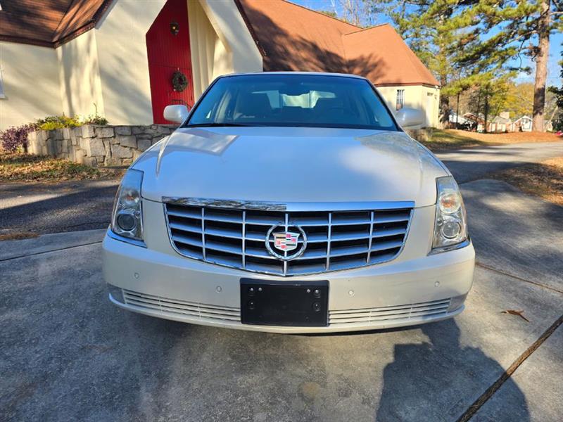 Cadillac DTS Luxury 2011
