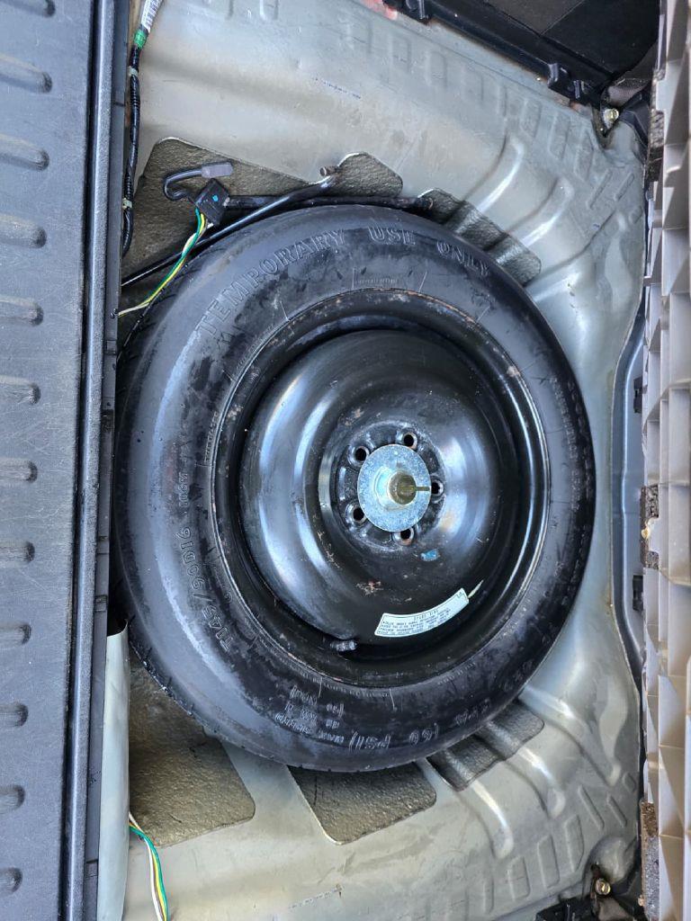 Honda Element EX 2WD AT w/ Front Side Airbags 2004