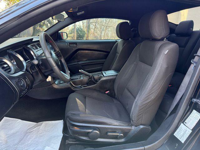 Ford Mustang V6 Coupe 2012