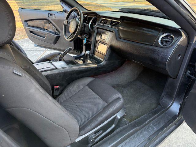 Ford Mustang V6 Coupe 2012