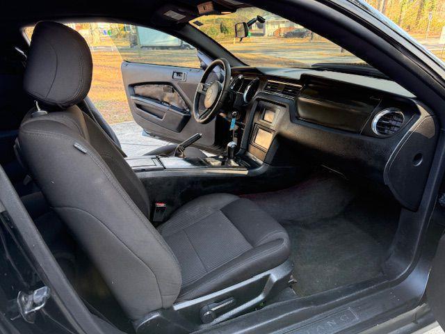 Ford Mustang V6 Coupe 2012