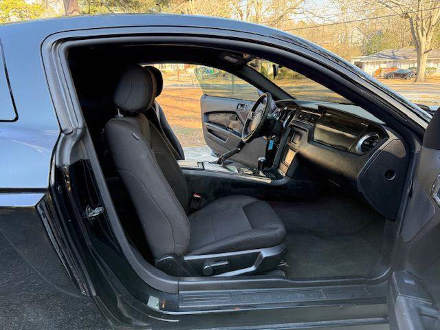 Ford Mustang V6 Coupe 2012