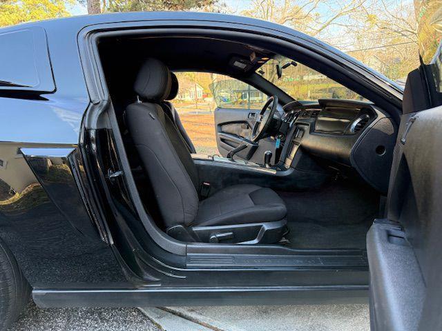 Ford Mustang V6 Coupe 2012