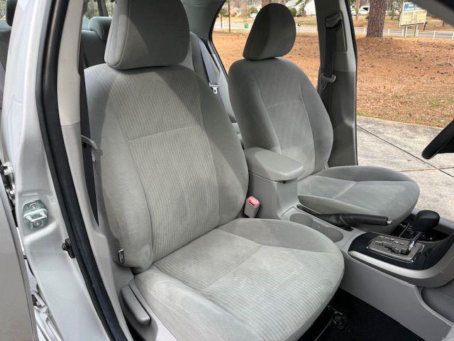 Toyota Corolla Base 5-Speed MT 2010