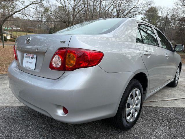 Toyota Corolla Base 5-Speed MT 2010