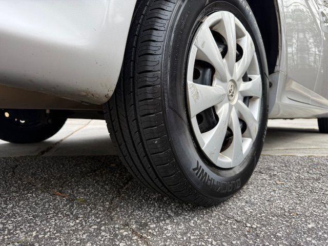 Toyota Corolla Base 5-Speed MT 2010