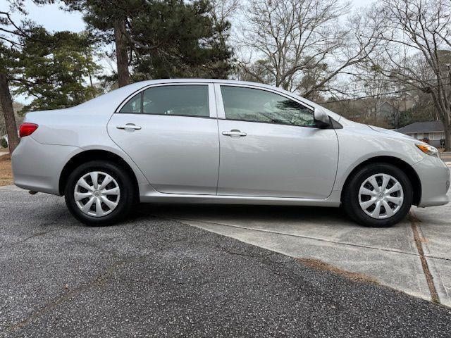 Toyota Corolla Base 5-Speed MT 2010