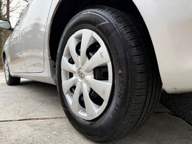 Toyota Corolla Base 5-Speed MT 2010