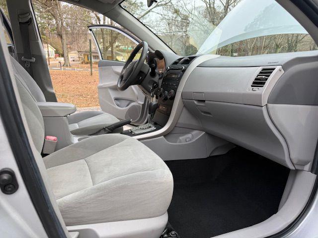 Toyota Corolla Base 5-Speed MT 2010