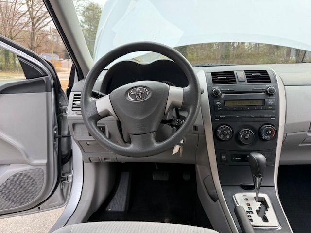 Toyota Corolla Base 5-Speed MT 2010