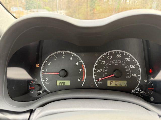 Toyota Corolla Base 5-Speed MT 2010