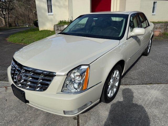Cadillac DTS V8 2011
