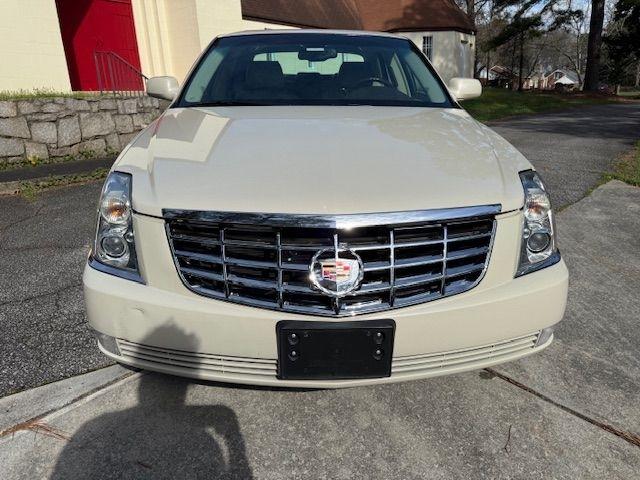 Cadillac DTS V8 2011