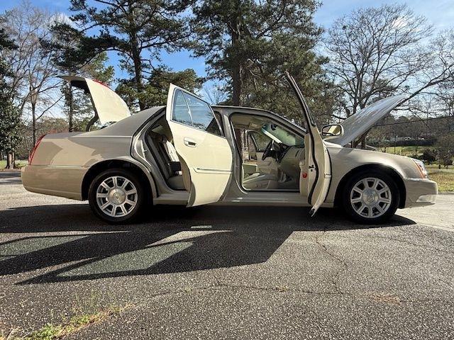 Cadillac DTS V8 2011