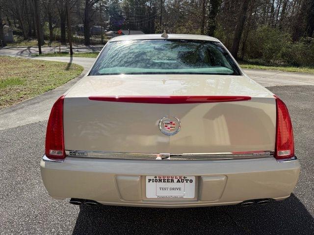 Cadillac DTS V8 2011