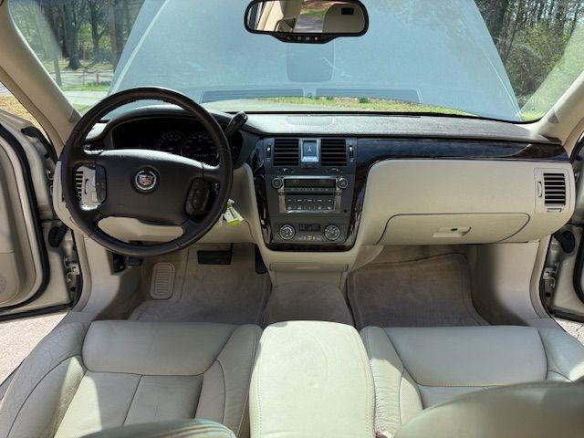 Cadillac DTS V8 2011