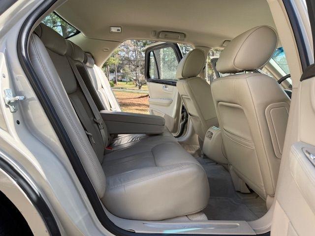 Cadillac DTS V8 2011