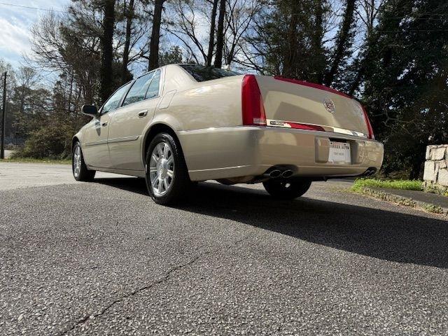 Cadillac DTS V8 2011