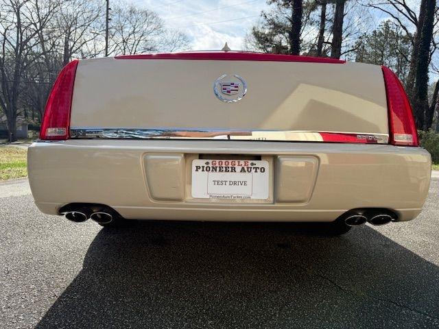 Cadillac DTS V8 2011