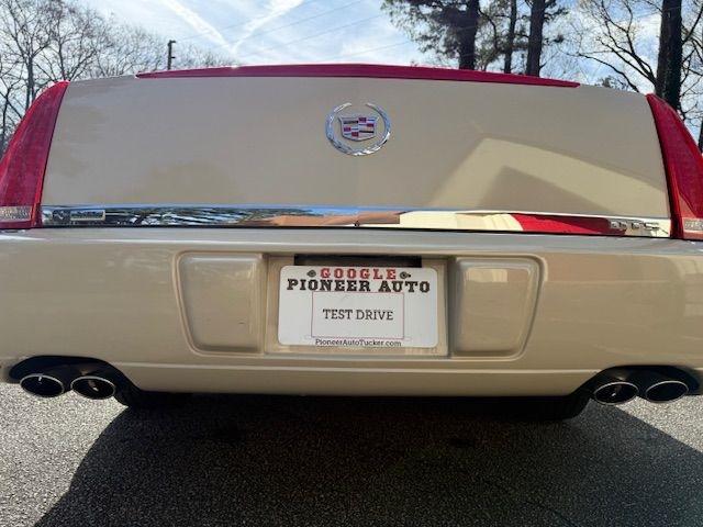 Cadillac DTS V8 2011