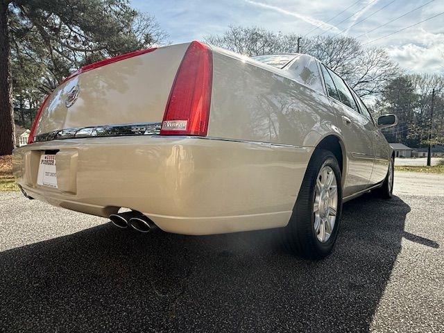 Cadillac DTS V8 2011