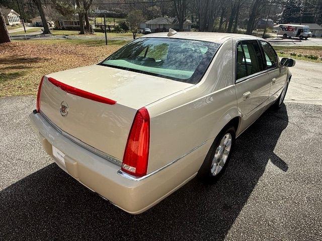 Cadillac DTS V8 2011