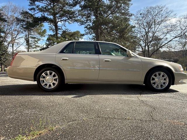 Cadillac DTS V8 2011