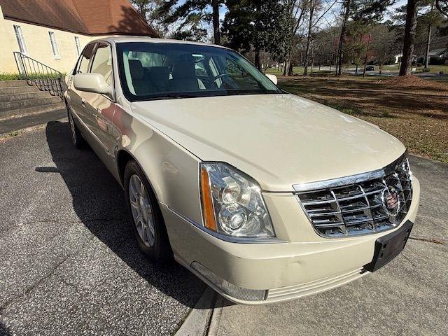 Cadillac DTS V8 2011