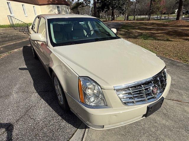 Cadillac DTS V8 2011