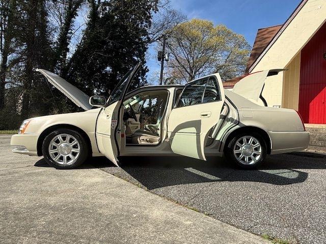 Cadillac DTS V8 2011